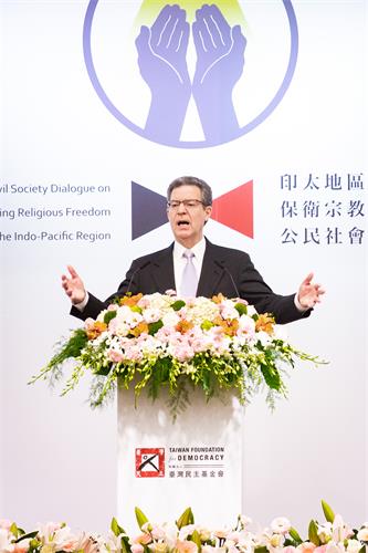 图2:美国国际宗教自由大使布朗贝克(Sam Brownback)致词