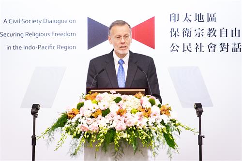 图3: 美国在台协会处长郦英杰(William Brent Christensen)致词