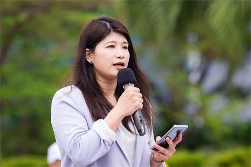 '图8:新竹县议员余筱菁远道而来声援,呼吁勿对中共抱存任何幻想。'