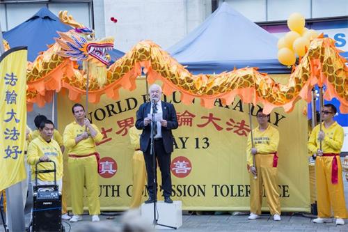 '图2:西澳洲议员罗宾·史考特(Robin Scott)到场表示支持,并发表演说'