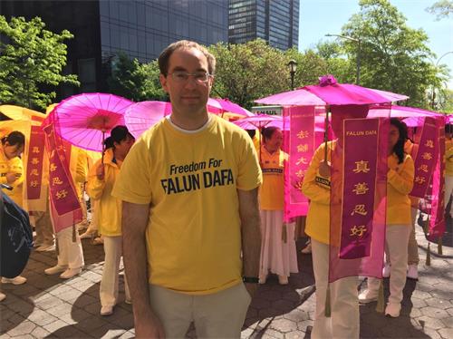 '图8:克里斯托弗(Christoph)说:“希望中国人民真的能清醒起来,认清中共的谎言,了解法轮功。”'
