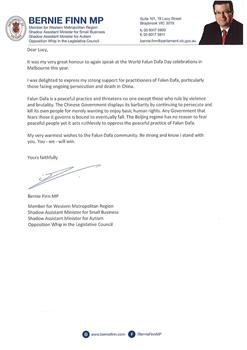 '图2:维州自由党上议院资深议员、反对党党鞭伯尼·菲恩(Bernie Finn MP)先生发来贺信表达对法轮功学员的祝贺和支持。'