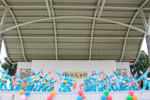 '图10:庆祝“513世界法轮大法日”,苗栗法轮功学员透过腰鼓队演出恭祝师尊生日快乐。'