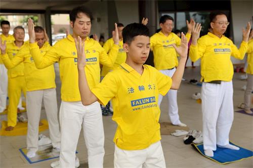 '图14:马同学表示,学法轮功后,明白人与人之间的因缘关系,让他容易化解与人的矛盾。'