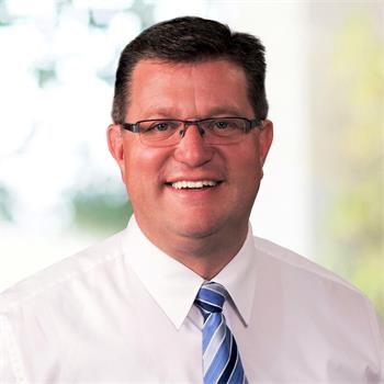 '图1:昆州图文巴北部(Toowoomba North)州议员特雷弗·瓦茨议员(Trevor Watts MP)'