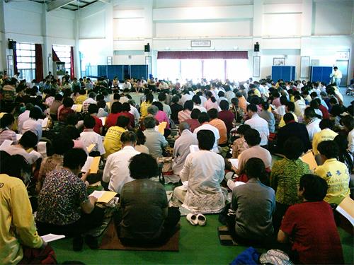 图1:来自台湾中部地区五县市部份法轮功学员,齐聚一堂,比学比修,互勉精進。