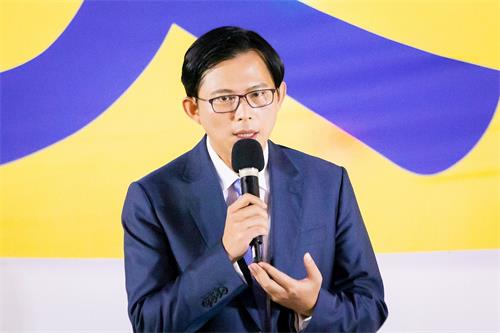 '图8:时代力量立法委员黄国昌大力声援法轮功。'