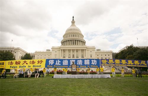 '图1:二零一九年七月十八日,法轮功学员在美国首都华盛顿集会,呼吁制止迫害。'