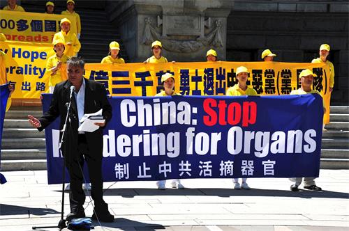 '图7:AAJ Media Group总裁SukiPangalia,在集会演讲中表示,我深信正义终将战胜邪恶'