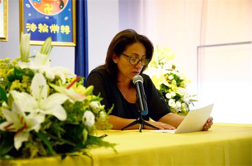 '图12:来自佛罗伦萨的宝拉(Paola)女士在发言中'