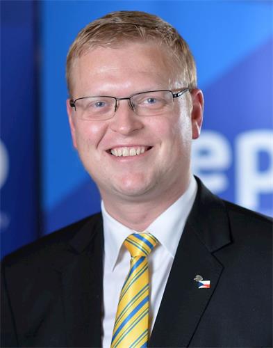 '图9:Bělobrádek:捷克共和国议会议员帕维尔·别洛布拉代克,为纪念反迫害二十周年发表的致敬信'
