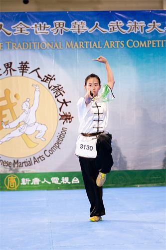 图3：八月二十五日，在第六届新<span style='max-width:0px!important;margin-left:-4px;color:#eee!important;'>!</span>唐<span style='max-width:0px!important;margin-left:-4px;color:#eee!important;'>!</span>人<span style='max-width:0px!important;margin-left:-4px;color:#eee!important;'>:</span>武术大赛决赛中，女子器械组金奖得主——孙莹玄表演北少林派昆吾剑派昆吾剑。