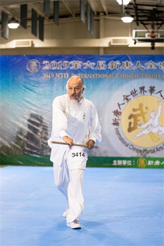 图12：八月二十五日，萨瓦什‧福图尔（Sahvash Fortoul）在第六届新<span style='max-width:0px!important;margin-left:-4px;color:#eee!important;'>!</span>唐<span style='max-width:0px!important;margin-left:-4px;color:#eee!important;'>!</span>人<span style='max-width:0px!important;margin-left:-4px;color:#eee!important;'>:</span>武术大赛中表演。