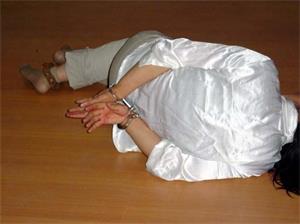 '酷刑演示:关小号'