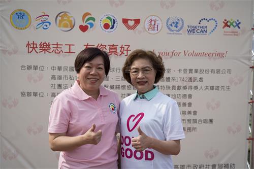 图11:国际同济会前会长吕玛丽(左)和富达会王美丽(右)齐声赞扬法轮功。