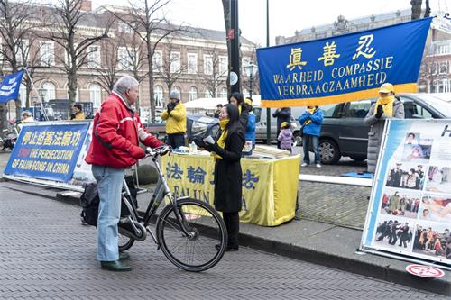 图6:和荷兰民众讲真相