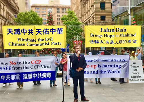 '图7:保罗·弗利总裁在集会上发言'