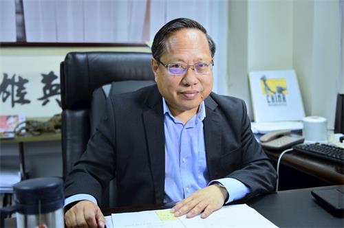 '图4:现任支联会常委何俊仁'