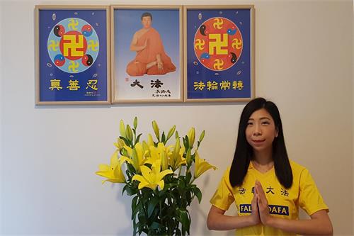'图4:青年弟子凯瑟琳(Katherine) 恭祝师尊生日快乐'