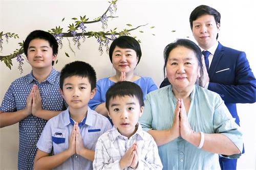 '图4:张女士全家恭祝师尊生日快乐!'