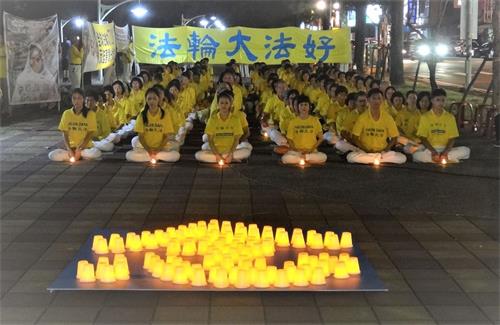 '图1~3:二零二零年七月十一日下午,台湾屏东法轮功学员在迁徙公园举办烛光悼念会,追思被迫害致死的中国法轮功学员。'