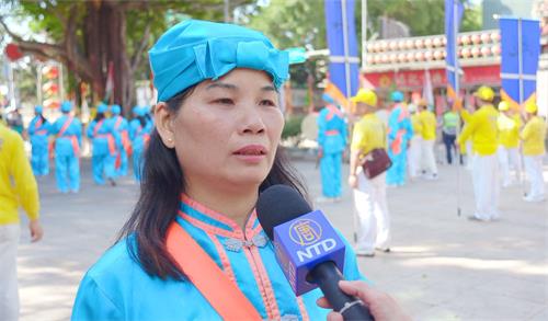 '图6:吴秀珠女士表示,法轮功学员是按照“真、善、忍”做好人的一群修炼人。'