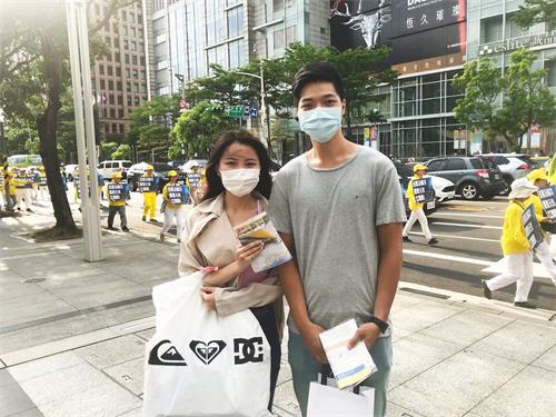 '图16:林先生看到法轮功游行队伍中的天国乐团的乐器让人惊艳,赞叹说:“这是国家级游行才会有的隆重感。”'