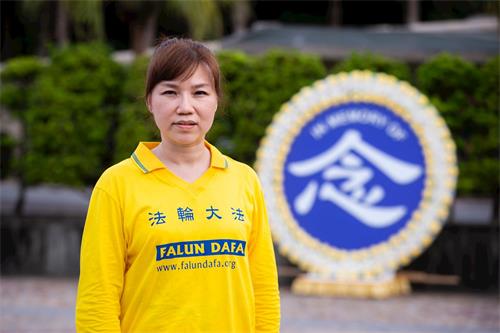 '图17:专业美容师刘惠玲说,告诉世人“真善忍好”“法轮大法好”,所以来参加这七二零反迫害活动。'