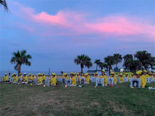 '图2:台湾花莲部份法轮功学员聚集于花莲七星潭海岸,悼念720反迫害活动。'