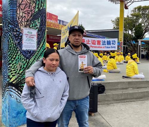 '图5:齐·普克伊努(右)认为新西兰政府应该站出来反对中共暴政。'