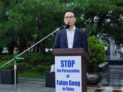 '图9:韩国法轮大法佛学会秘书长吴世烈博士'