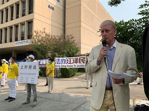 '图5:美西反活摘医生协会代表丘吉尔医生(Dana Churchill)'