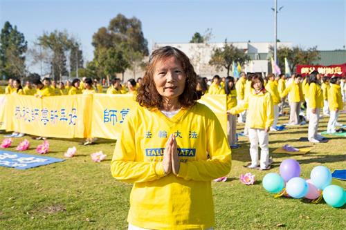 '图5：心理治疗师简。安德森（Jane Yu Anderson）说：“修炼后我的生活发生了180度的改变……我不知道我要如何报答（师父）。”（大<span