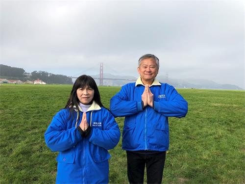 '图2:软件工程师罗新兰和先生陈国英(英文名:Yung Tran)同声说:“法轮大法好!感谢师父!”'