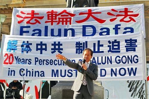 '图4:澳洲越南社区维多利亚州分会主席阮本(Bon Nguyen)先生于二零一九年七月二十日,在墨尔本市中心集会上发言。'