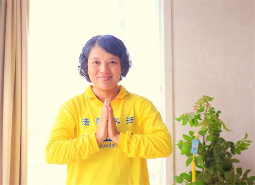 '图4:法轮功学员李智感恩师父慈悲救度。'