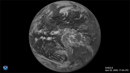 图4:2000年4月22日,从 GOES-8 satellite看到的地球。竟似一幅严重麻风病患的面容!