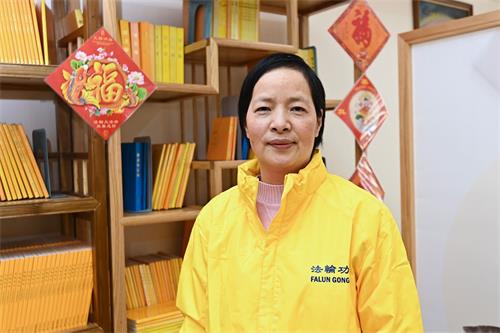 '图2:乳癌末期的陈小姐于生命垂危、绝望之际幸遇大法,感谢师尊再造之恩。'