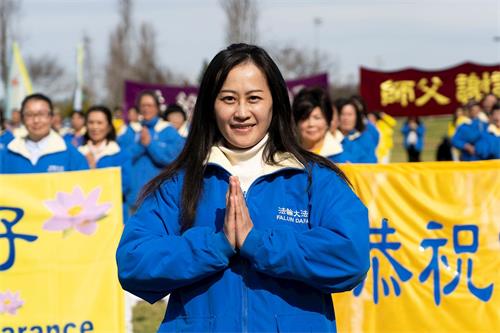 '图2:吴奕璇感恩李洪志师父'