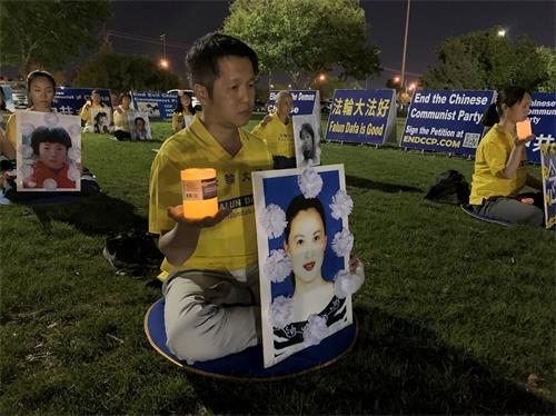 '图2:法轮功学员马先生参加烛光夜悼'