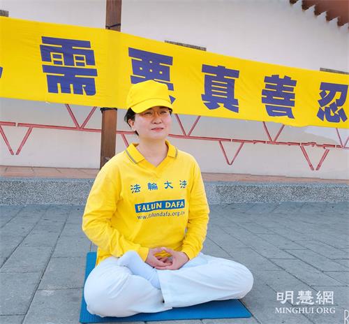 图2:任职公家机关的林秀玲常年患有睡眠品质障碍,修炼法轮功后获得很大的改善。