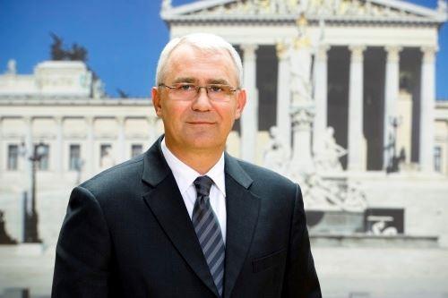 '图1:奥地利自由民主党国会议员马丁·格拉夫博士(Mag. Dr. Martin Graf)'