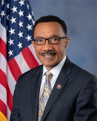 '图1:美国马里兰州联邦众议员科维斯·穆弗米(Kweisi Mfume)'