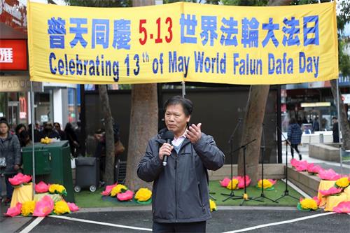 '图5:二零二一年五月十五日,墨尔本《天安门时报》社长阮杰先生在集会上发言。'