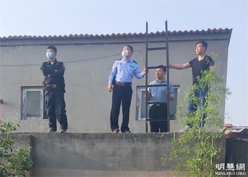 '图一:二零二一年五月十一日在刘英杰家搬梯子翻墙'