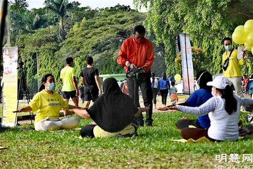'图3:BATU电视台在其“第七信息台”节目中播放法轮功学员的活动'