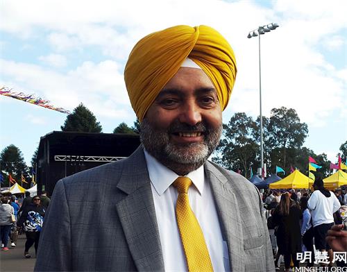'图3:黑镇市议员莫尼德・辛格(Councillor Moninder Singh,JP PhD)称赞法轮功是一个优秀团体。'