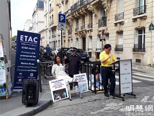 '图2:法国法轮大法学会主席唐先生在集会上发表演说'