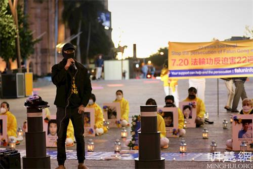 '图6:雅各布先生(Jacok)代表香港国际联盟在烛光悼念活动上发言'