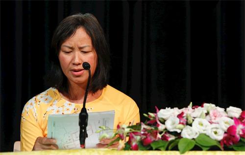 '图6:翠英(ThuyAnh)女士在法会上发言'